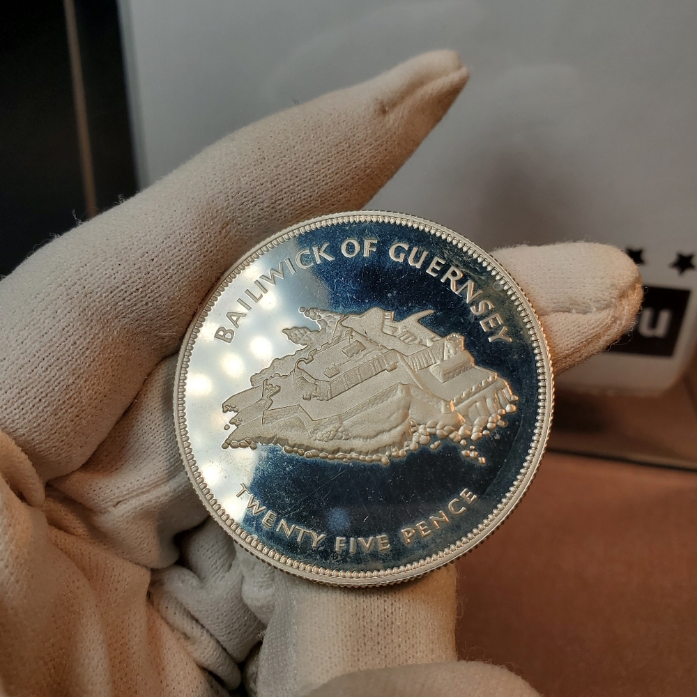 Sterling silver 1977 GUERNSEY Island Elizabeth II CASTLE CORNET Proof Silver 25